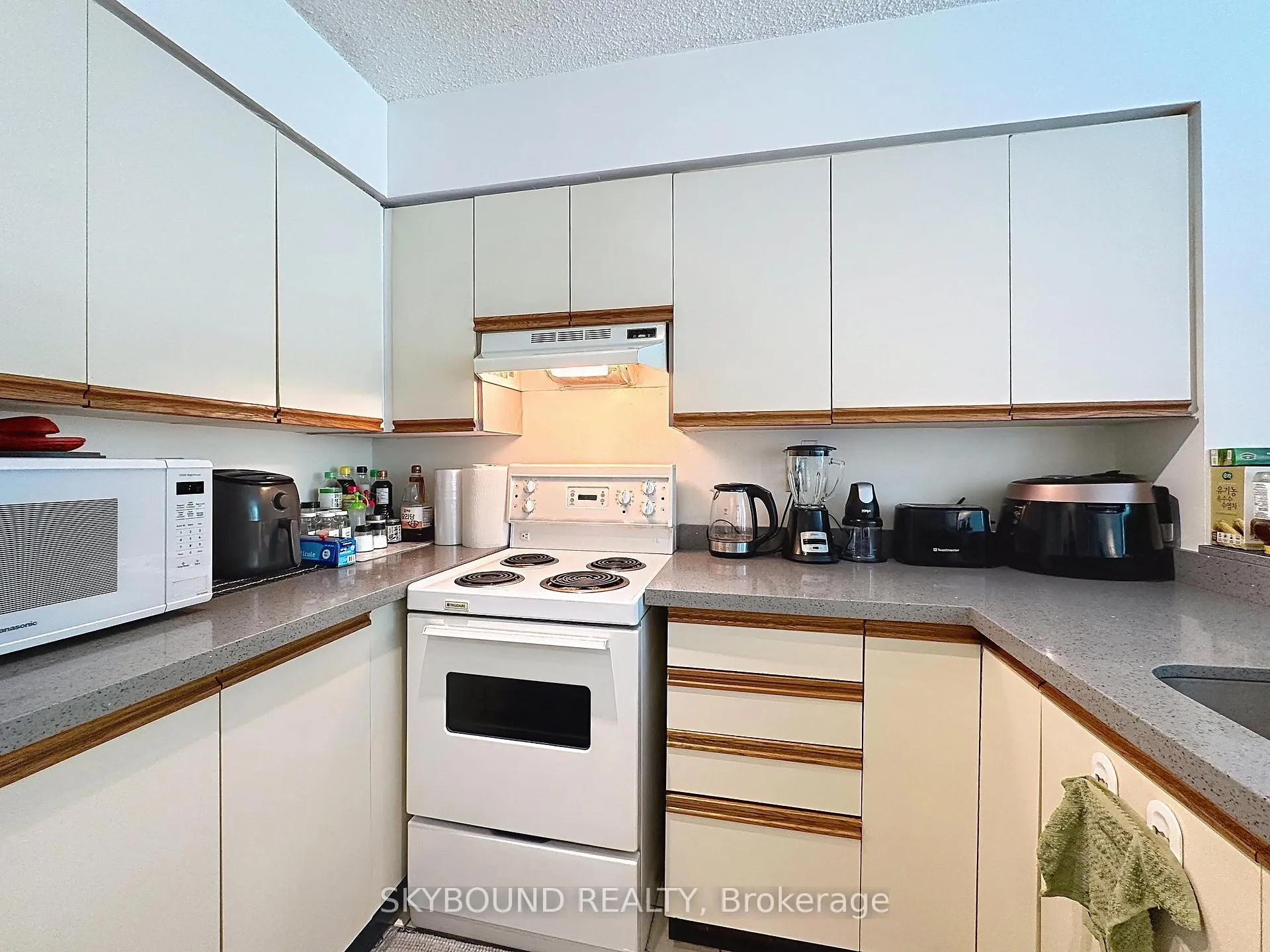 Photo 10 of Unit #224, 95 Prince Arthur Avenue, Toronto, The Annex — HOMEH