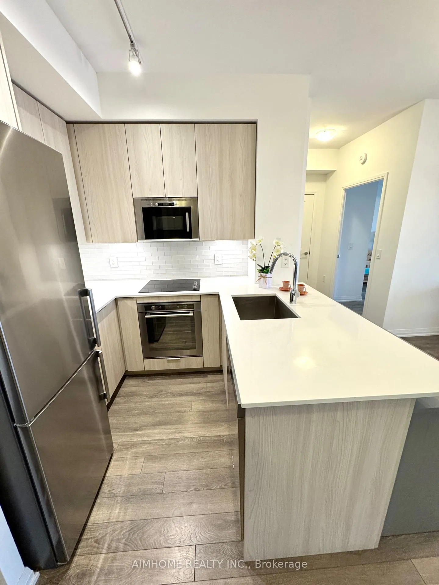 Photo 12 of Unit 807, 99 Eagle Rock Way, Vaughan, Maple — HOMEH
