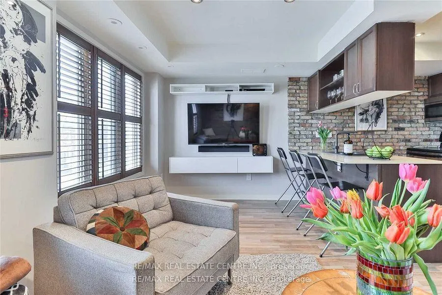 Photo 4 of Unit 5, 823 Dundas Street E, Toronto, South Riverdale — HOMEH