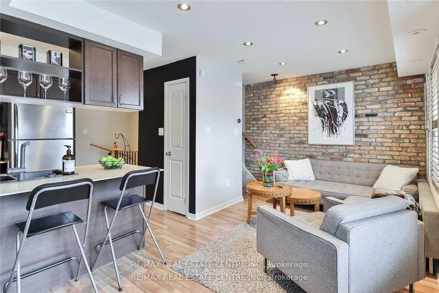 Photo 7 of Unit 5, 823 Dundas Street E, Toronto, South Riverdale — HOMEH