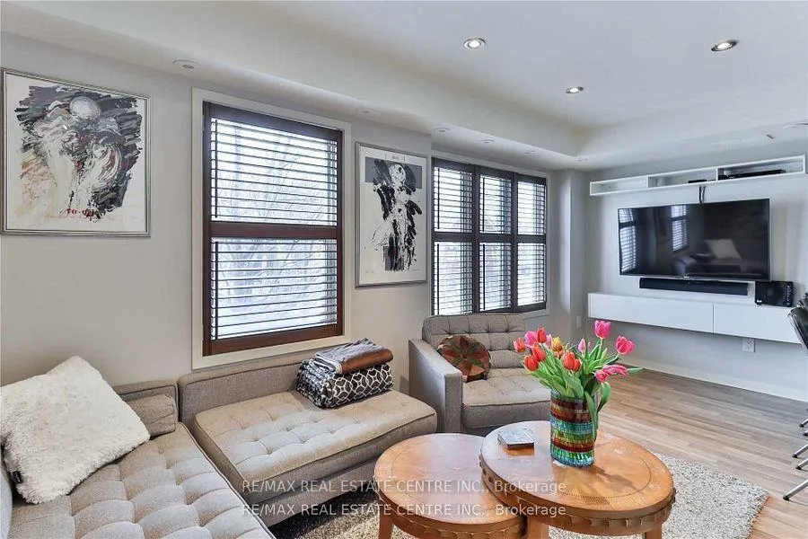 Photo 8 of Unit 5, 823 Dundas Street E, Toronto, South Riverdale — HOMEH