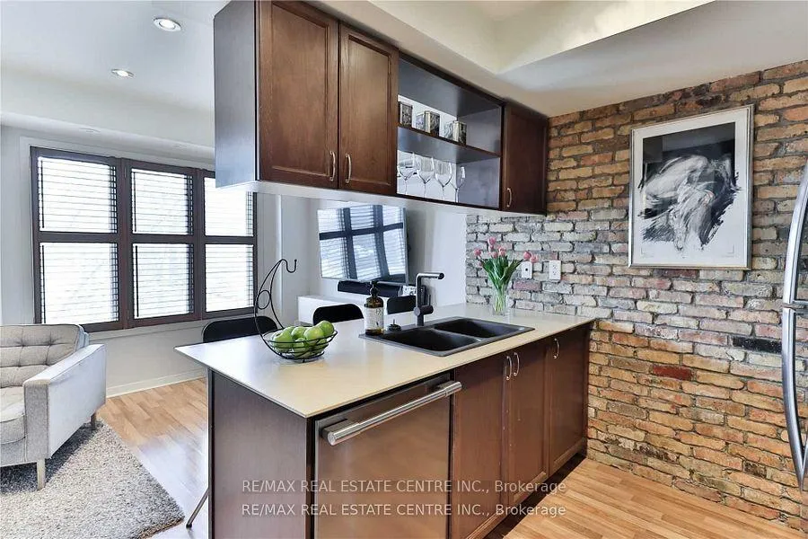 Photo 19 of Unit 5, 823 Dundas Street E, Toronto, South Riverdale — HOMEH