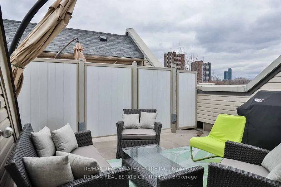 Photo 28 of Unit 5, 823 Dundas Street E, Toronto, South Riverdale — HOMEH