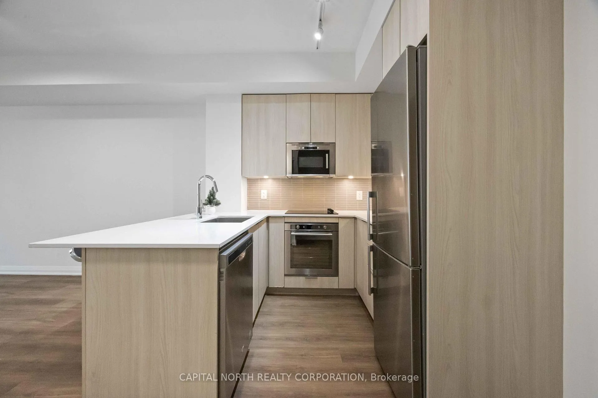 Photo 7 of Unit 525, 99 Eagle Rock Way, Vaughan, Rural Vaughan — HOMEH