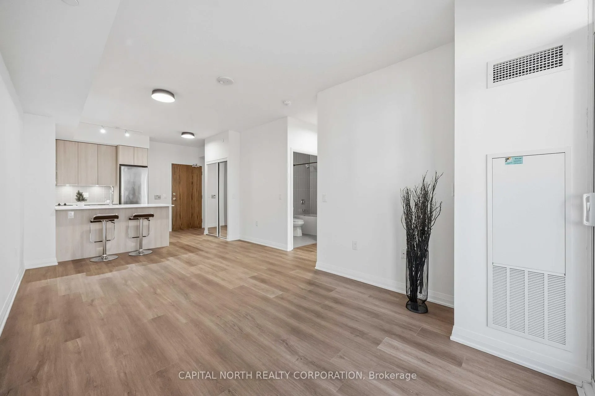 Photo 15 of Unit 525, 99 Eagle Rock Way, Vaughan, Rural Vaughan — HOMEH