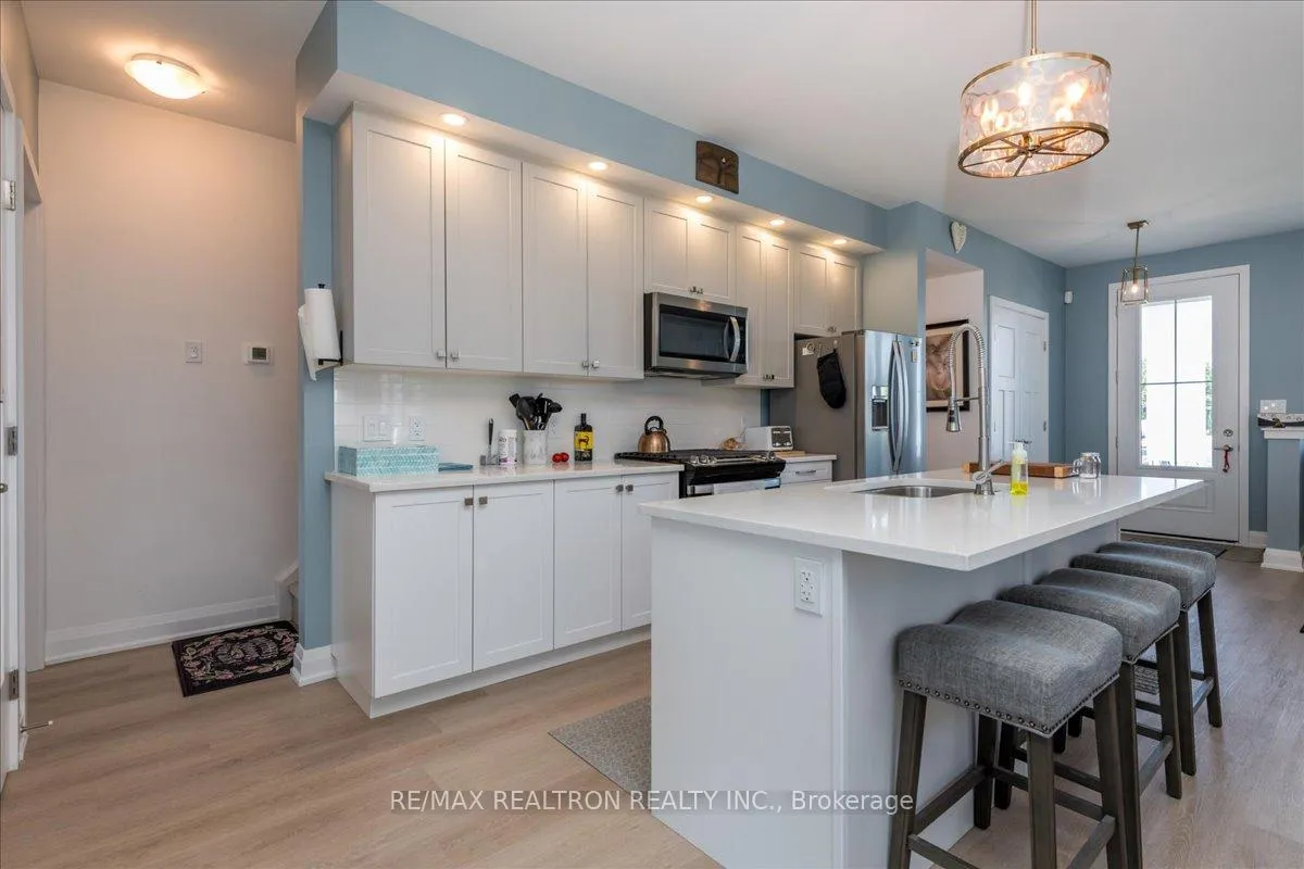 Photo 4 of 2 Danielle Crescent, Midland — HOMEH