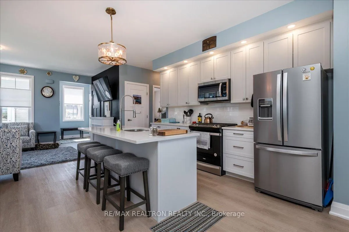 Photo 5 of 2 Danielle Crescent, Midland — HOMEH
