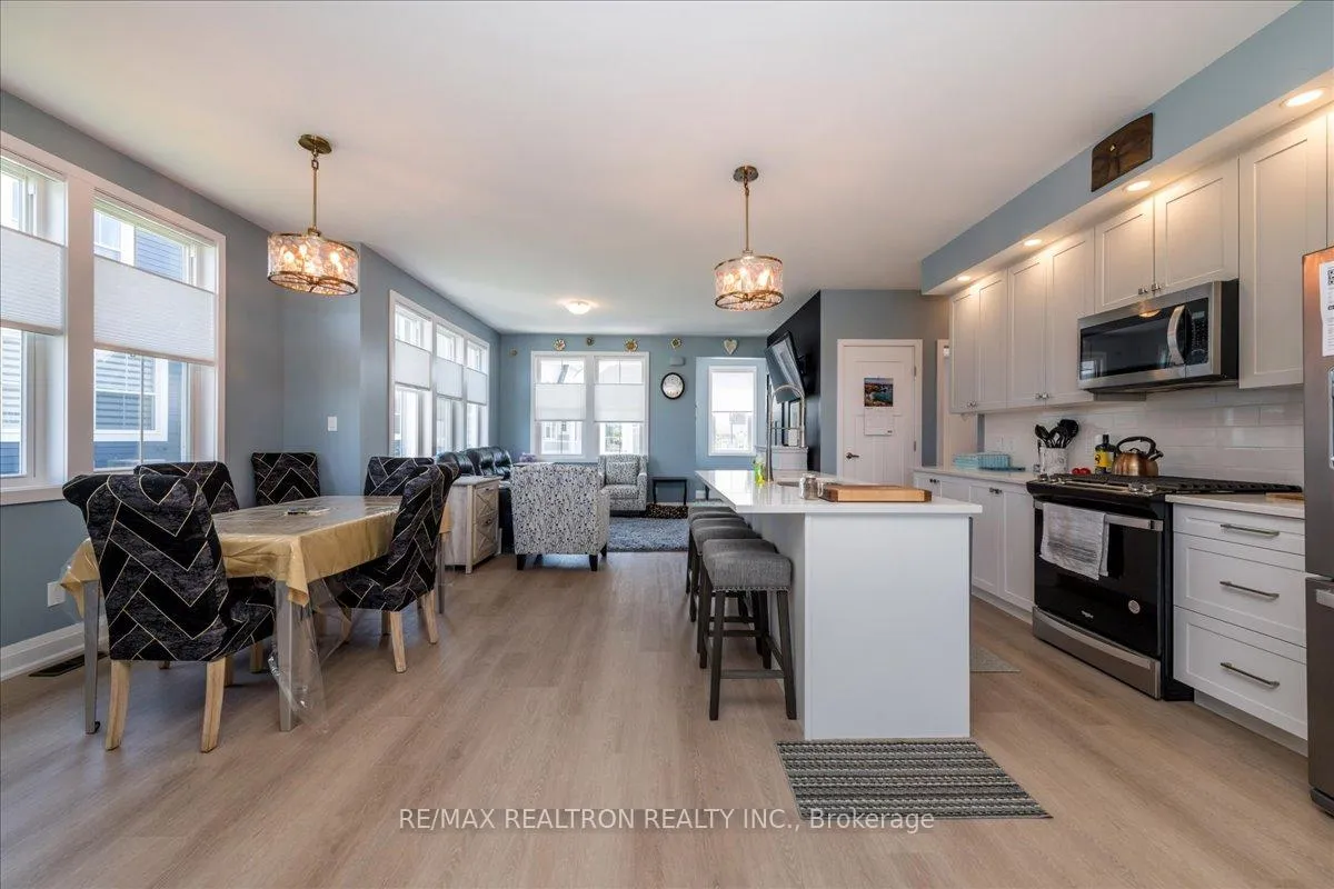 Photo 6 of 2 Danielle Crescent, Midland — HOMEH