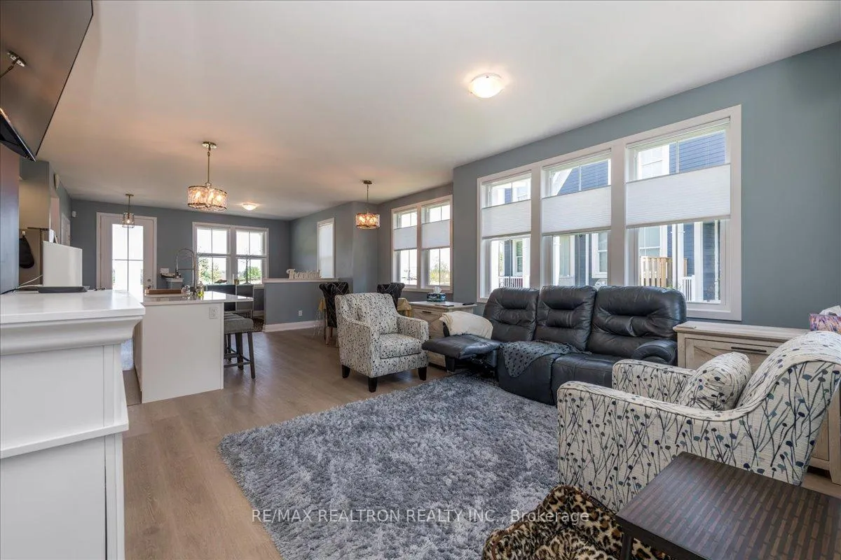 Photo 8 of 2 Danielle Crescent, Midland — HOMEH