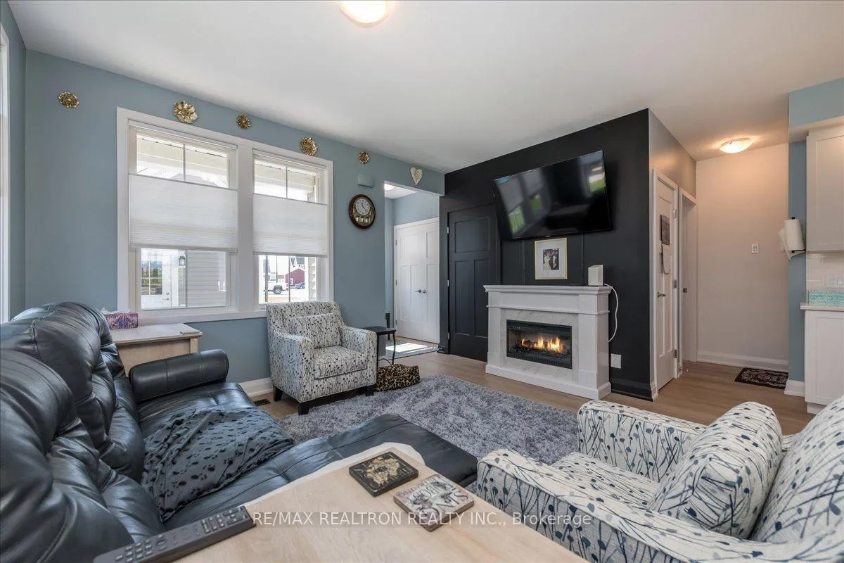 Photo 10 of 2 Danielle Crescent, Midland — HOMEH