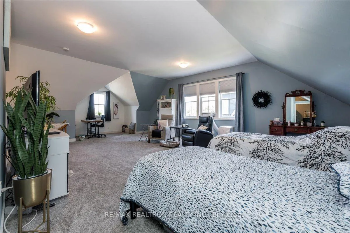 Photo 24 of 2 Danielle Crescent, Midland — HOMEH