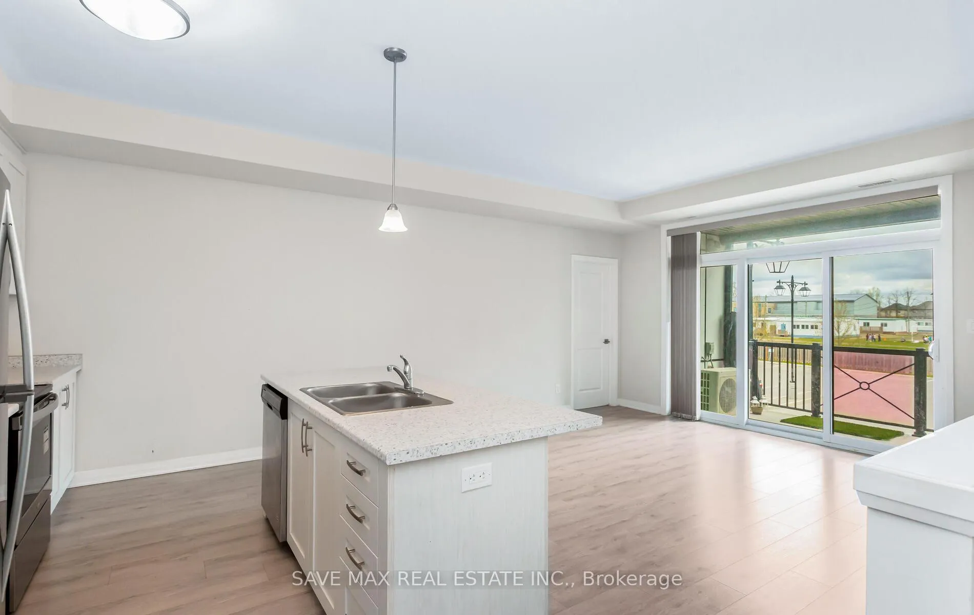 Photo 4 of Unit 2H, 155 Thomas Slee Drive, Kitchener, Doon South — HOMEH