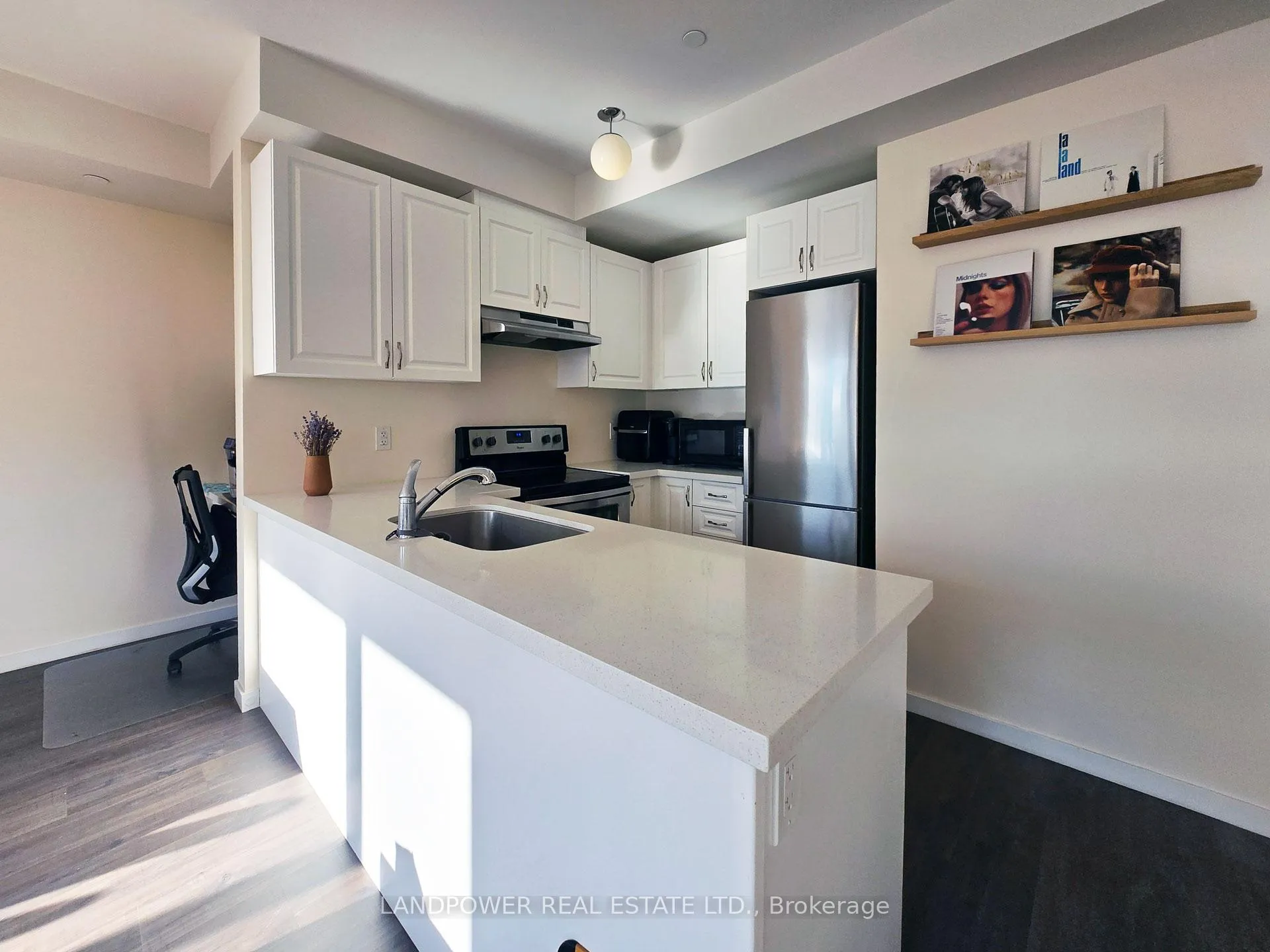 Photo 7 of Unit 92, 500 Alex Gardner Circle, Aurora, Aurora Heights — HOMEH