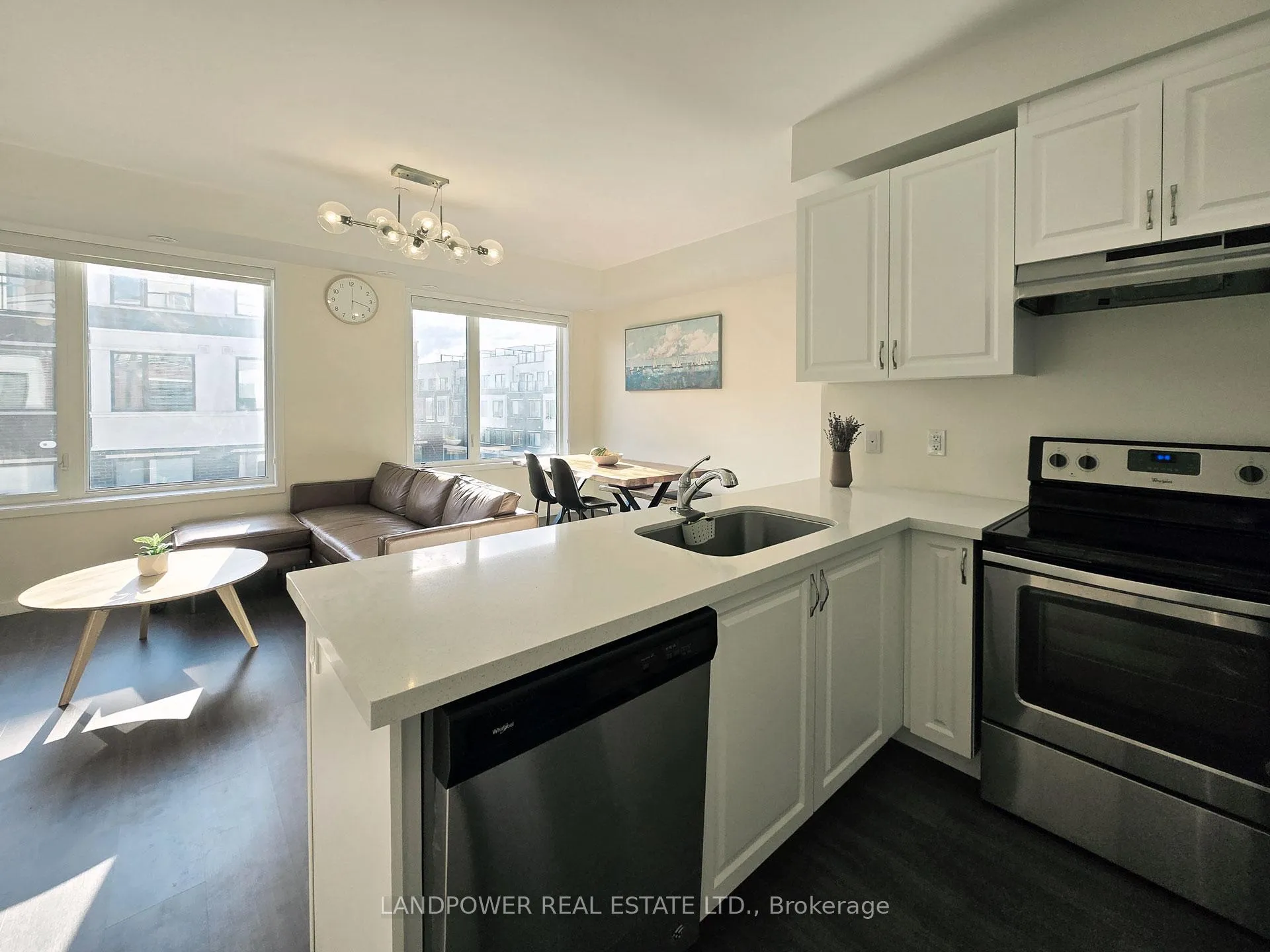 Photo 10 of Unit 92, 500 Alex Gardner Circle, Aurora, Aurora Heights — HOMEH
