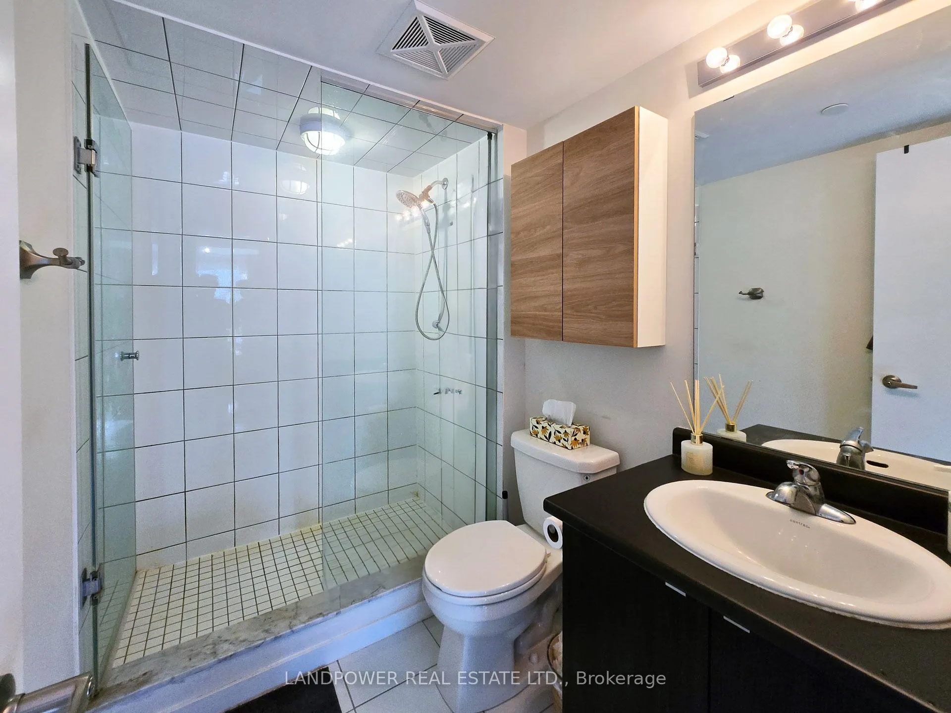 Photo 17 of Unit 92, 500 Alex Gardner Circle, Aurora, Aurora Heights — HOMEH