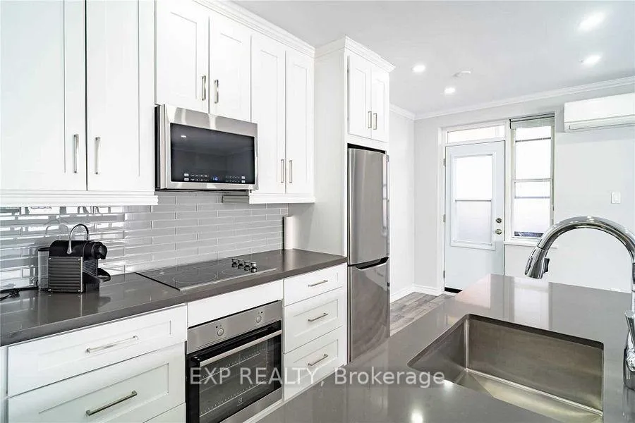 Photo 10 of Unit 704, 78 Warren Road, Toronto, Casa Loma — HOMEH