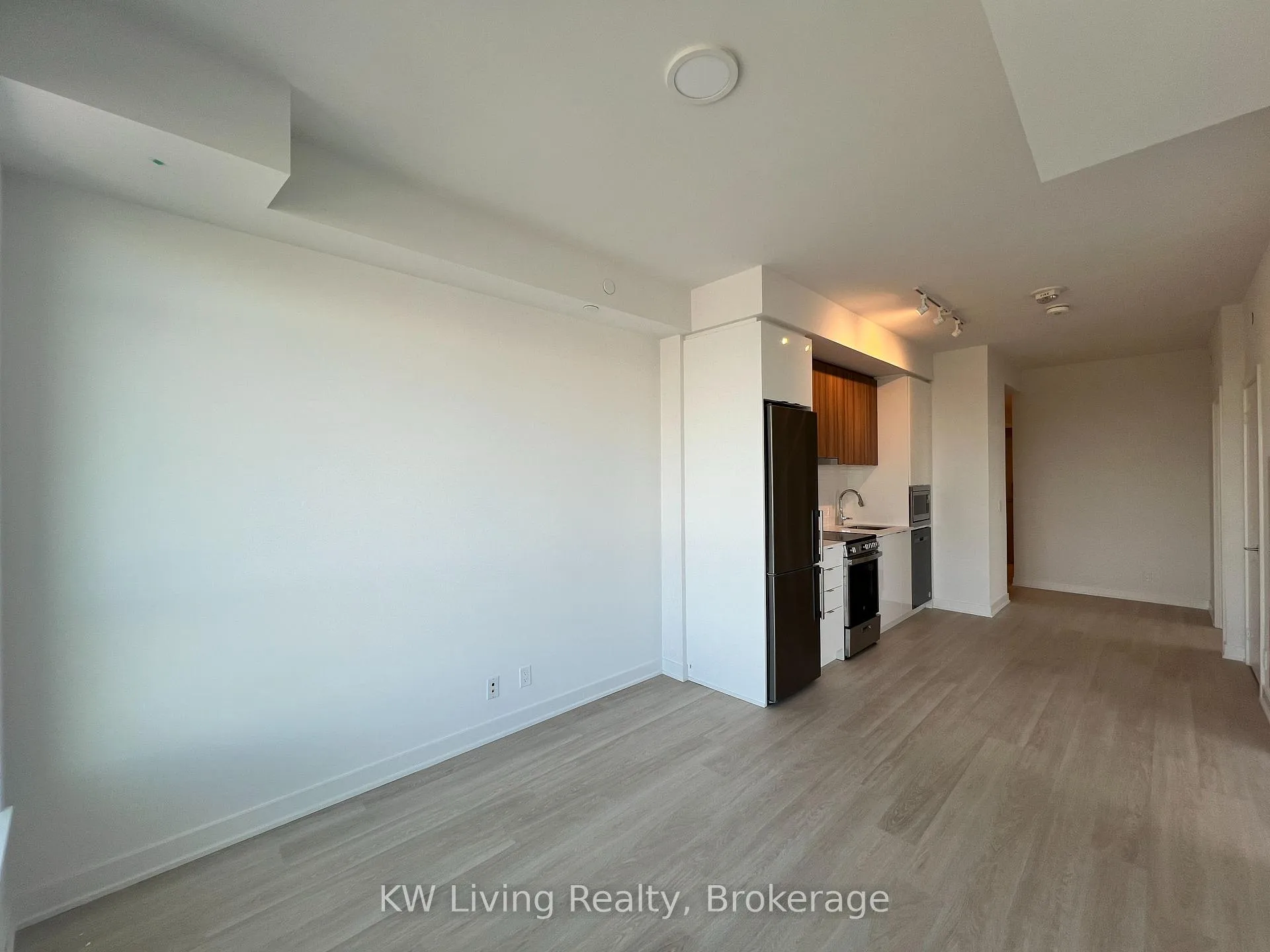 Photo 5 of Unit B1208, 50 Upper Mall Way, Vaughan, Brownridge — HOMEH