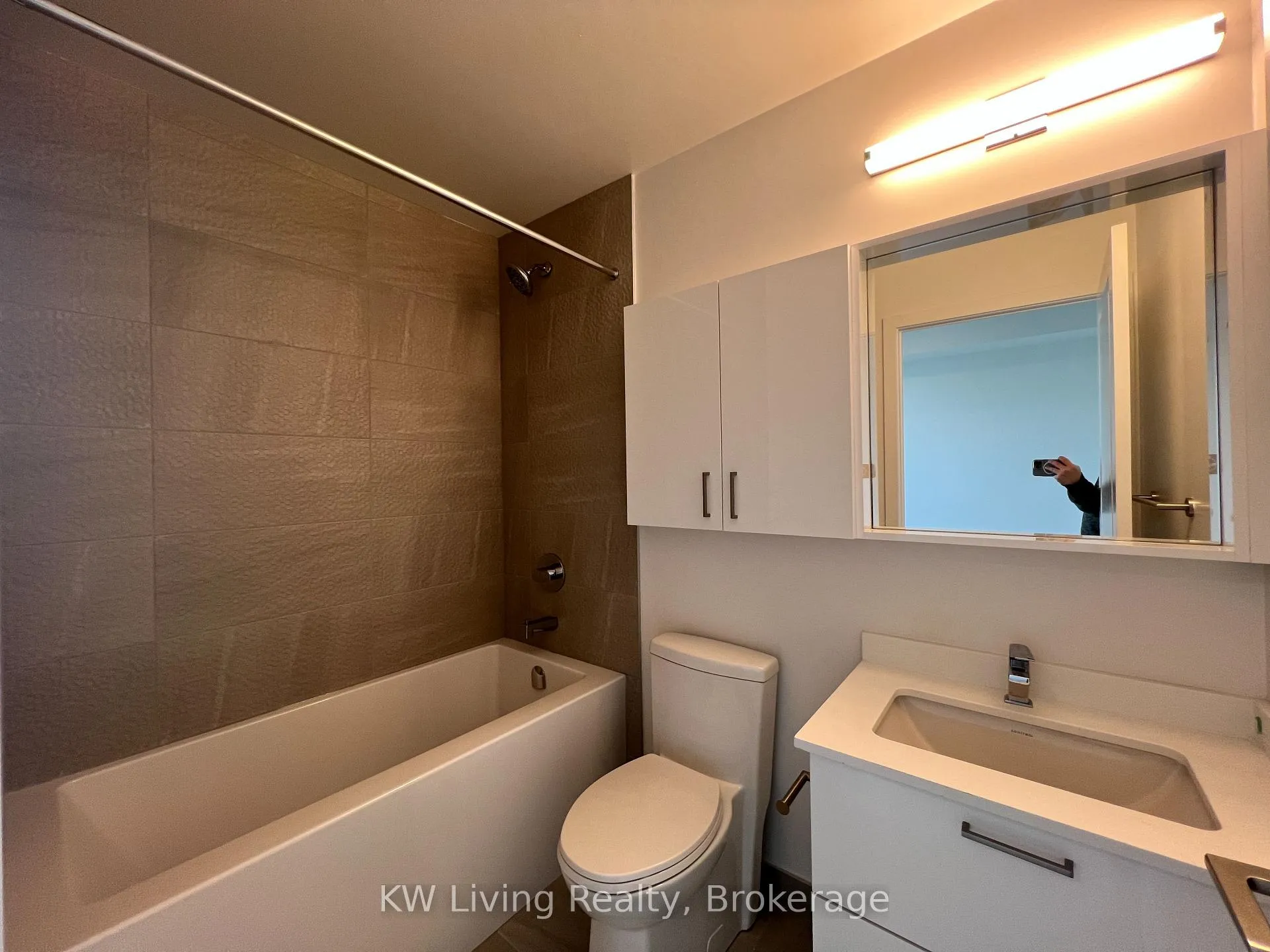 Photo 7 of Unit B1208, 50 Upper Mall Way, Vaughan, Brownridge — HOMEH