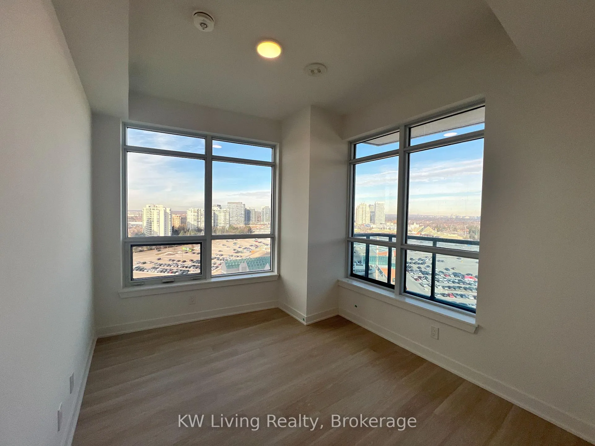 Photo 8 of Unit B1208, 50 Upper Mall Way, Vaughan, Brownridge — HOMEH