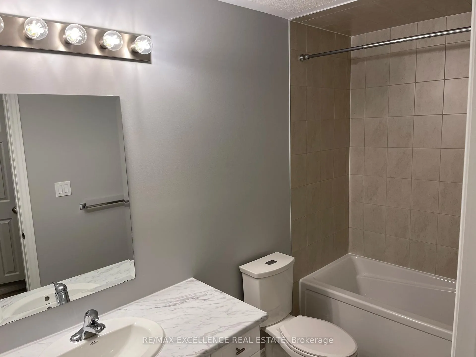 Photo 5 of 116 Wheat Lane N, Kitchener — HOMEH
