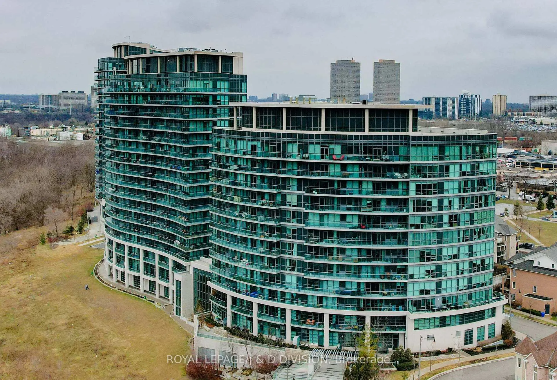 Photo 1 of Unit 824, 35 Brian Peck Crescent, Toronto, Thorncliffe Park — HOMEH