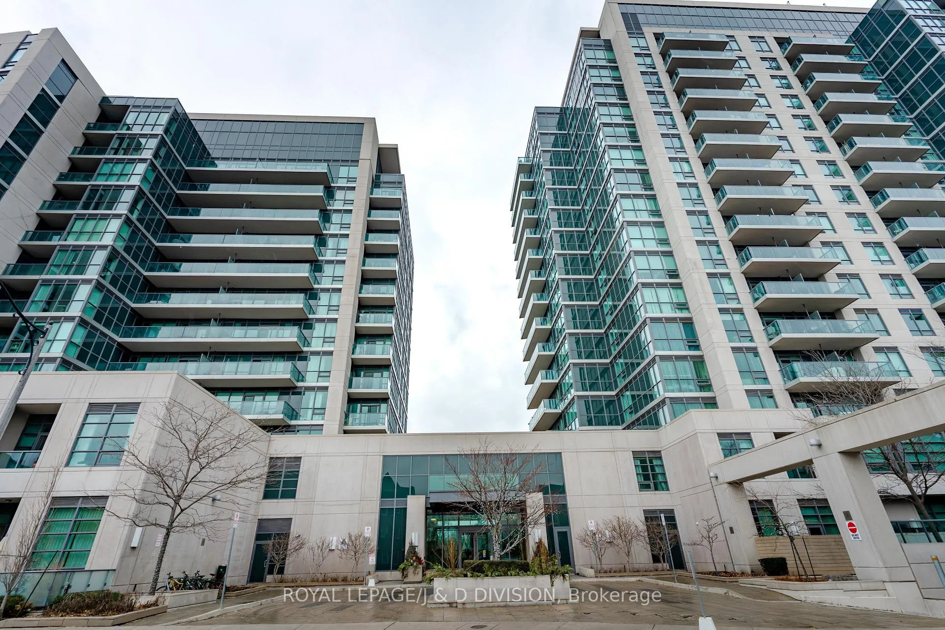 Photo 2 of Unit 824, 35 Brian Peck Crescent, Toronto, Thorncliffe Park — HOMEH