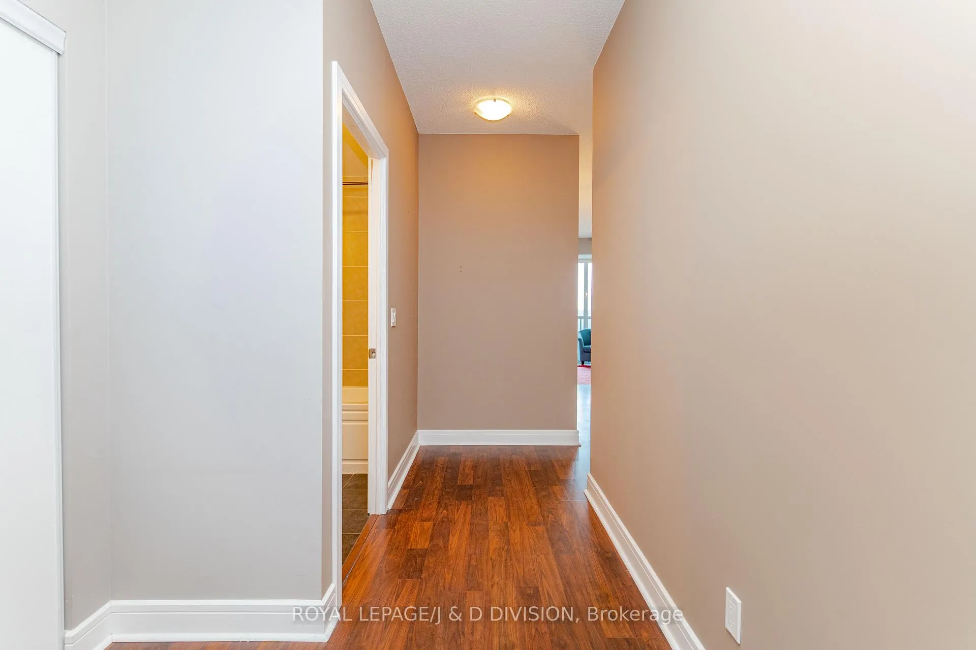 Photo 6 of Unit 824, 35 Brian Peck Crescent, Toronto, Thorncliffe Park — HOMEH