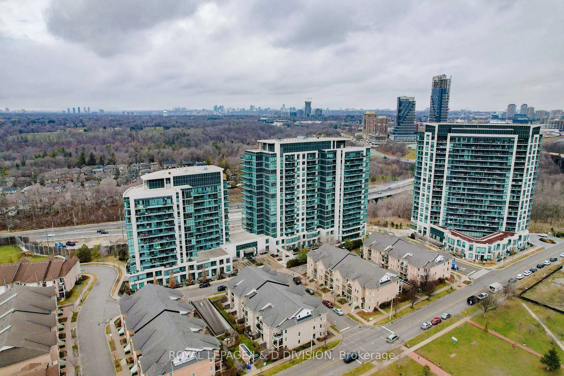 Photo 29 of Unit 824, 35 Brian Peck Crescent, Toronto, Thorncliffe Park — HOMEH