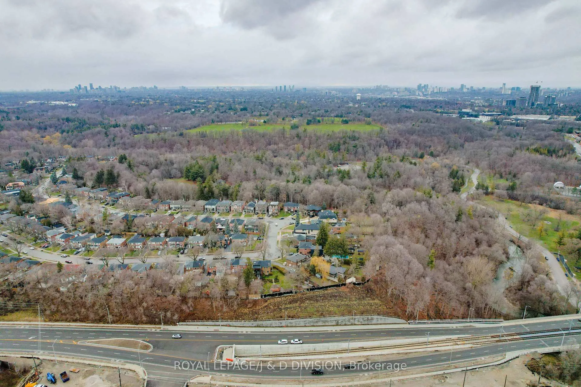 Photo 33 of Unit 824, 35 Brian Peck Crescent, Toronto, Thorncliffe Park — HOMEH
