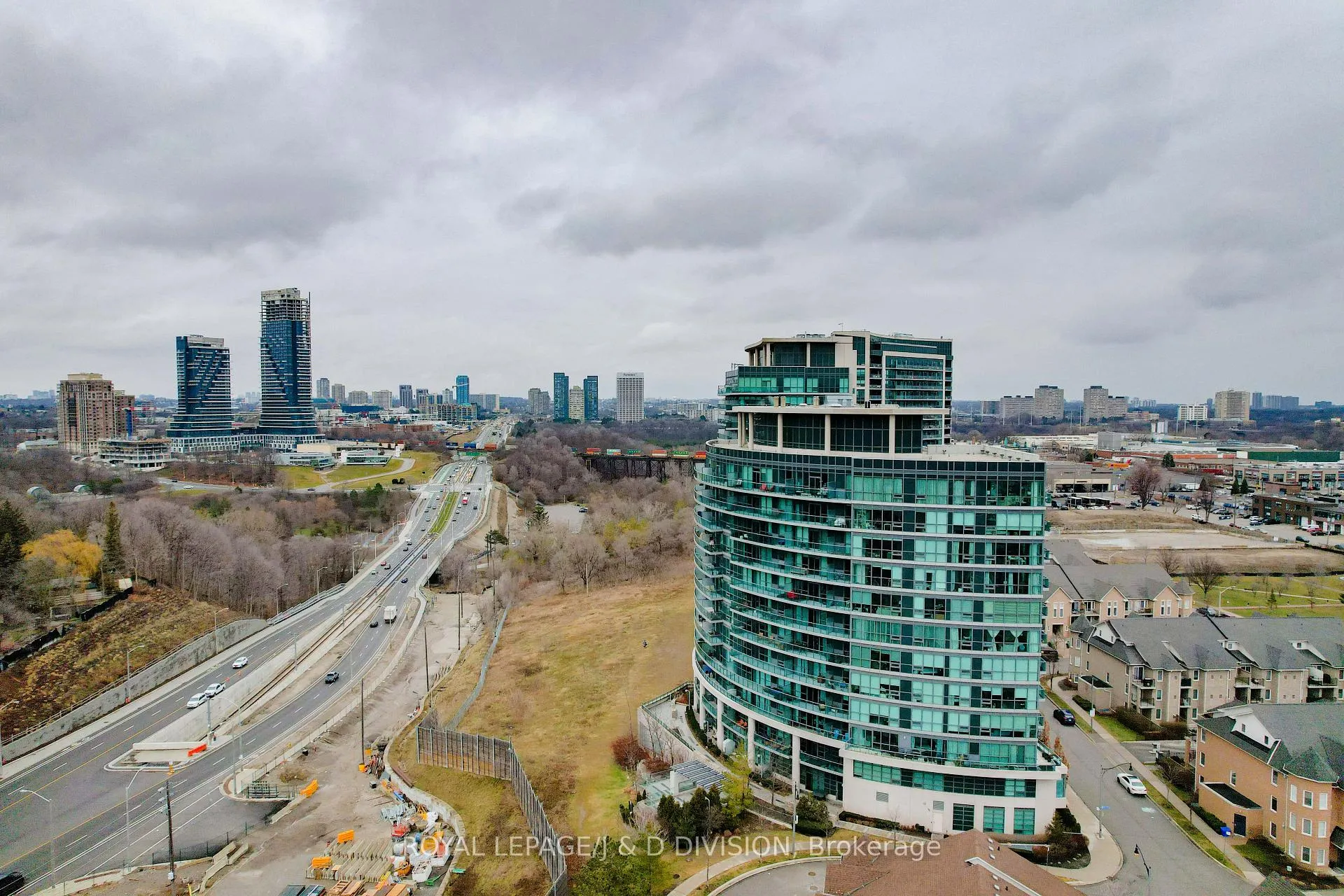 Photo 34 of Unit 824, 35 Brian Peck Crescent, Toronto, Thorncliffe Park — HOMEH