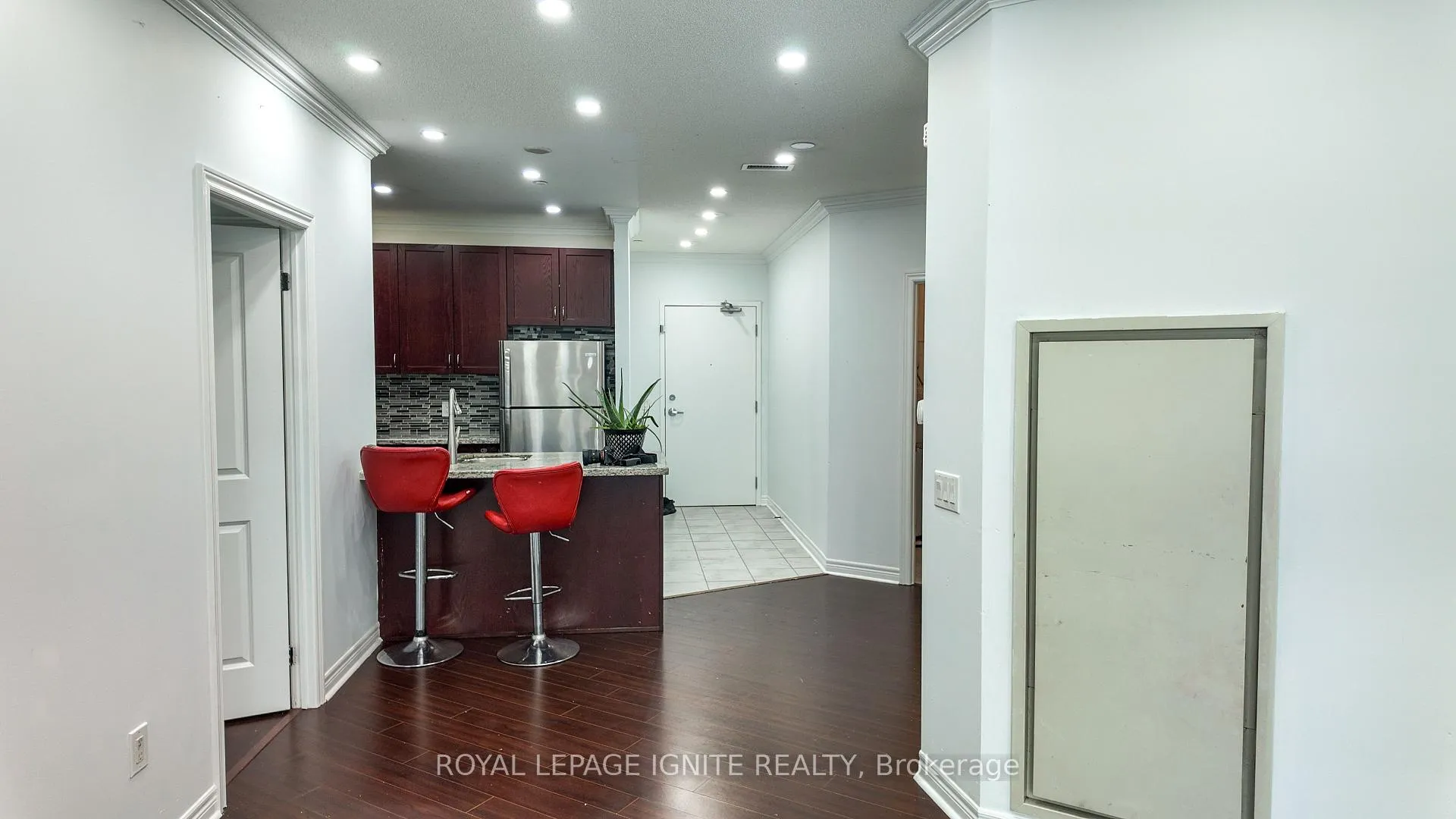 Photo 4 of Unit 409, 39 New Delhi Drive, Markham, Cedarwood — HOMEH