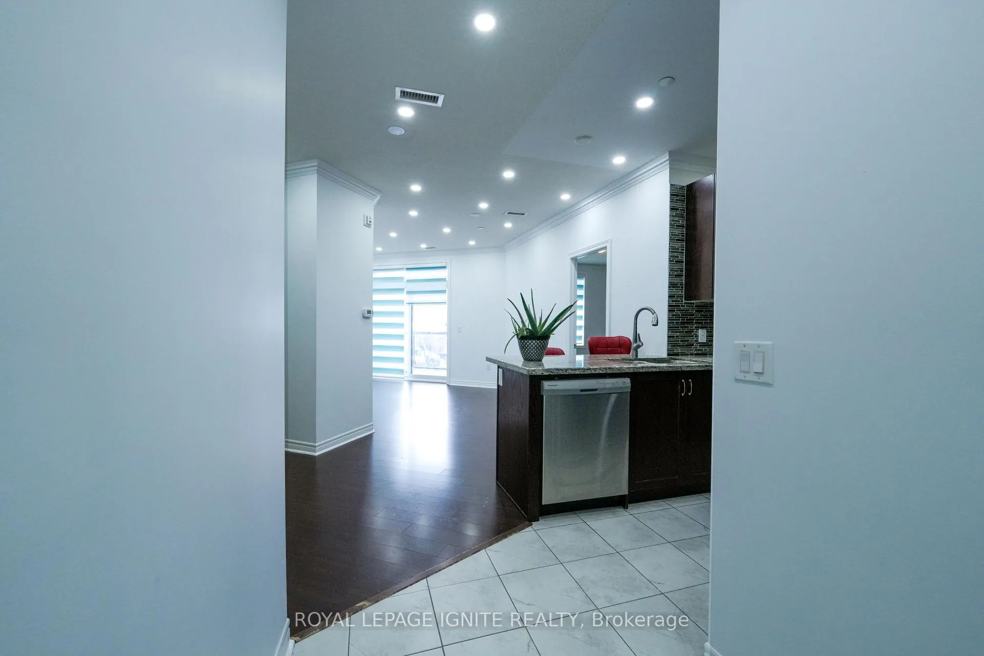 Photo 5 of Unit 409, 39 New Delhi Drive, Markham, Cedarwood — HOMEH