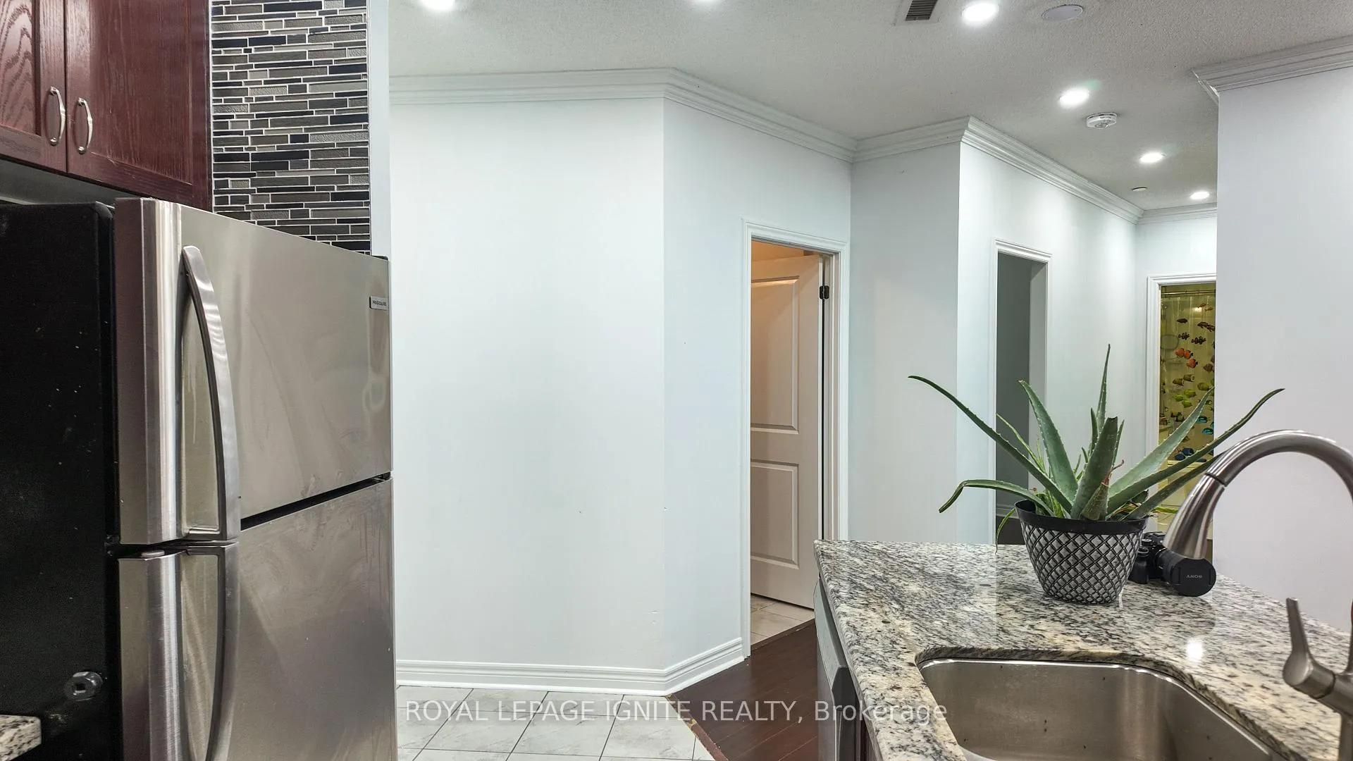 Photo 6 of Unit 409, 39 New Delhi Drive, Markham, Cedarwood — HOMEH