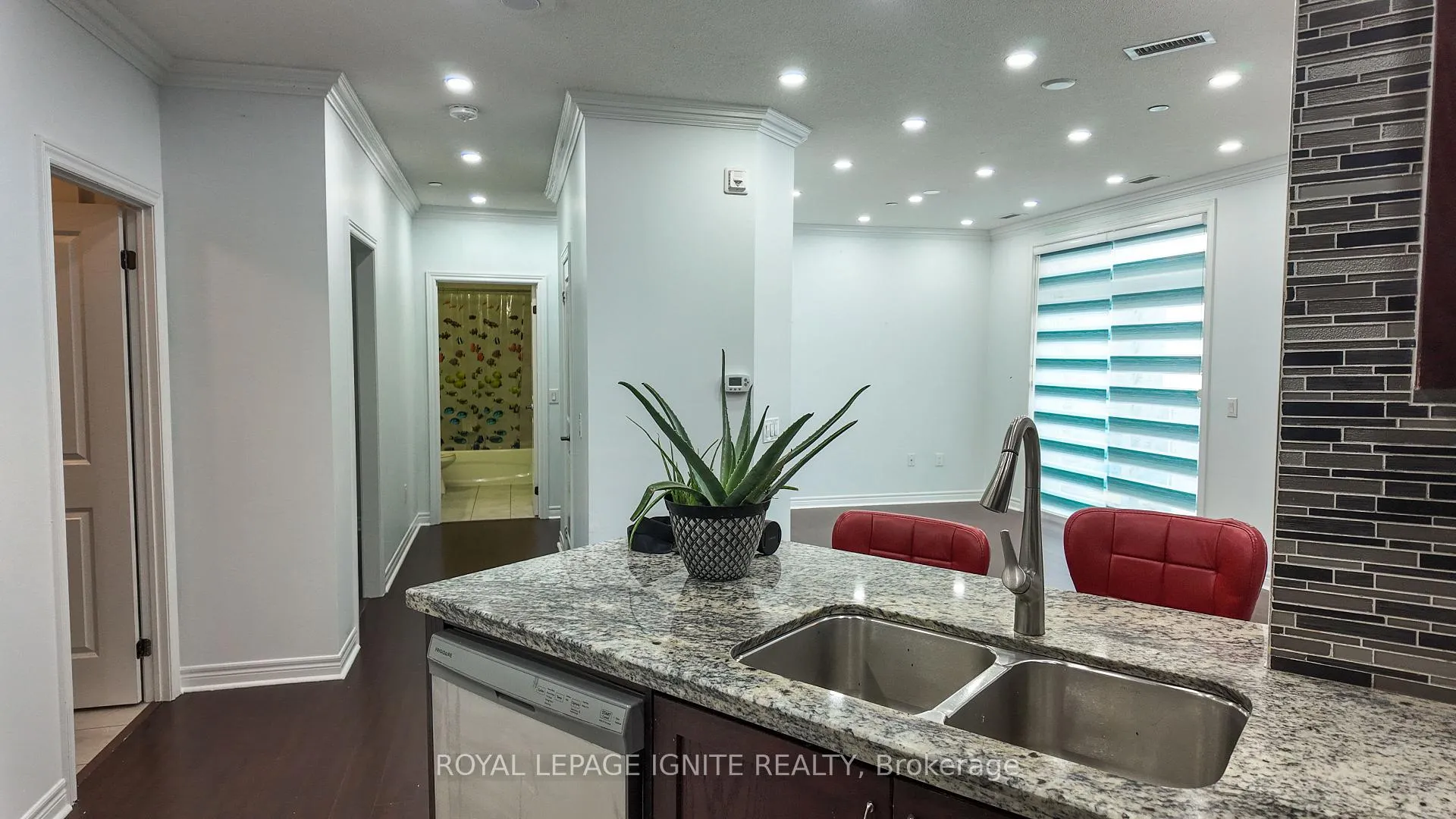 Photo 9 of Unit 409, 39 New Delhi Drive, Markham, Cedarwood — HOMEH