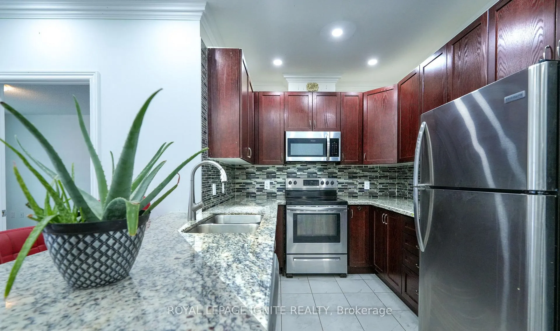Photo 10 of Unit 409, 39 New Delhi Drive, Markham, Cedarwood — HOMEH