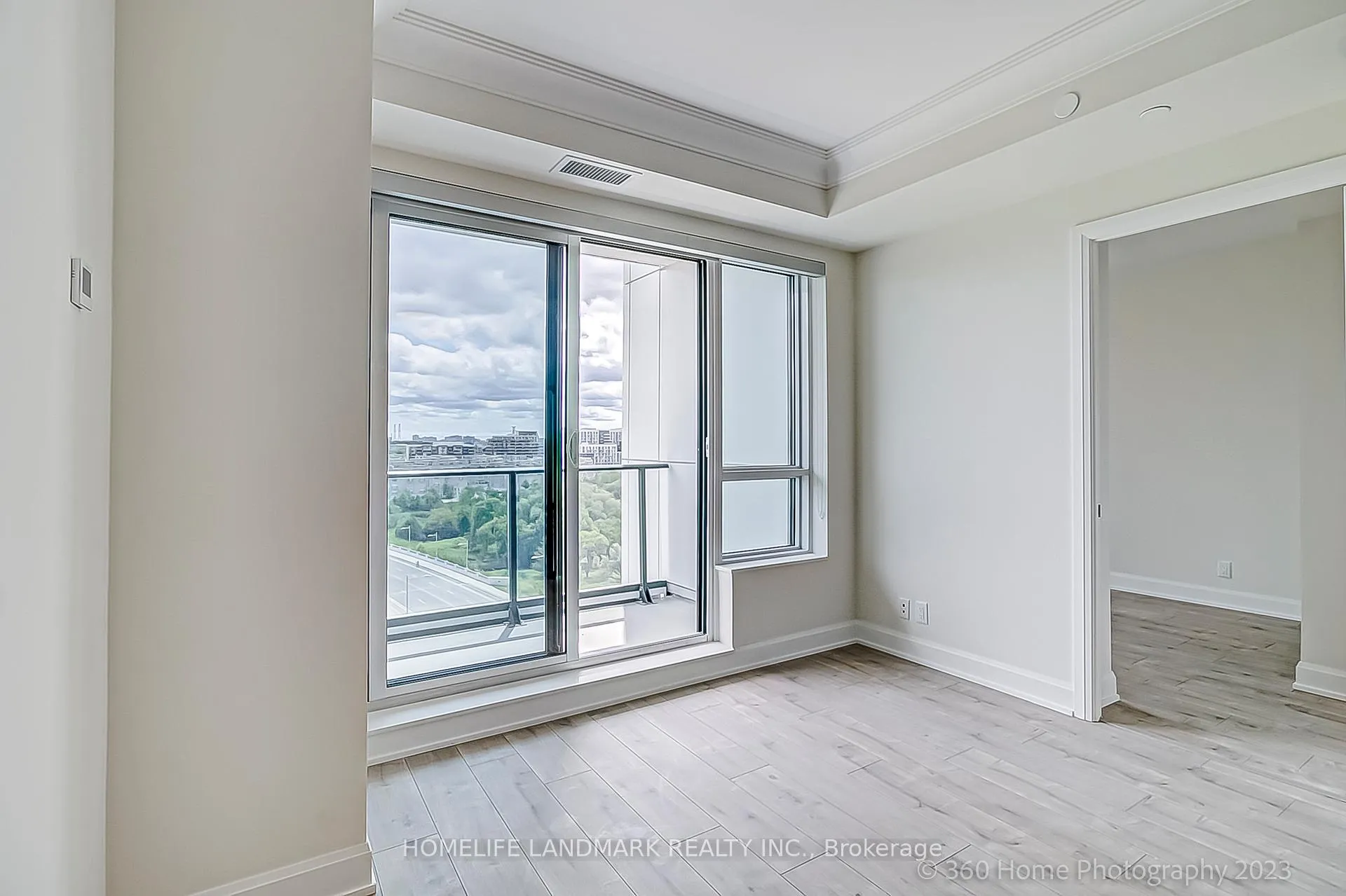 Photo 4 of Unit 1103, 8 Water Walk Drive, Markham, Unionville — HOMEH