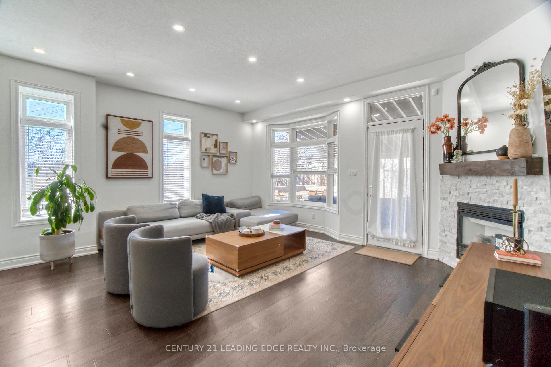 Photo 4 of 1417 Treeland Street, Burlington, Freeman — HOMEH