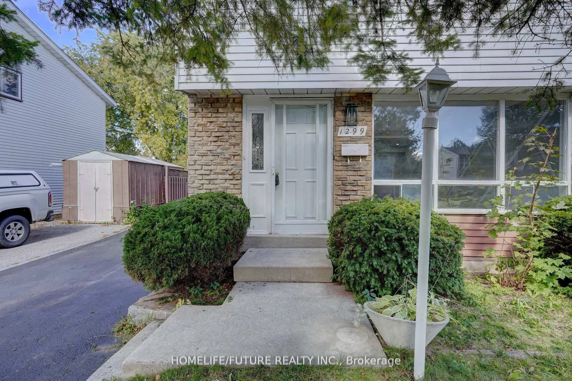 Front of 1299 Fenelon Crescent