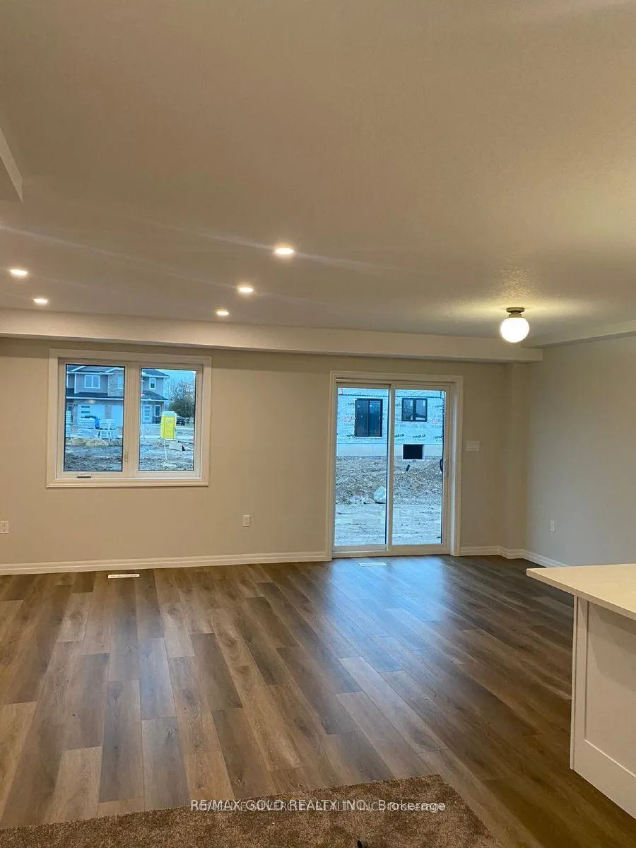 Photo 3 of 29 Trailside Drive, St. Marys — HOMEH