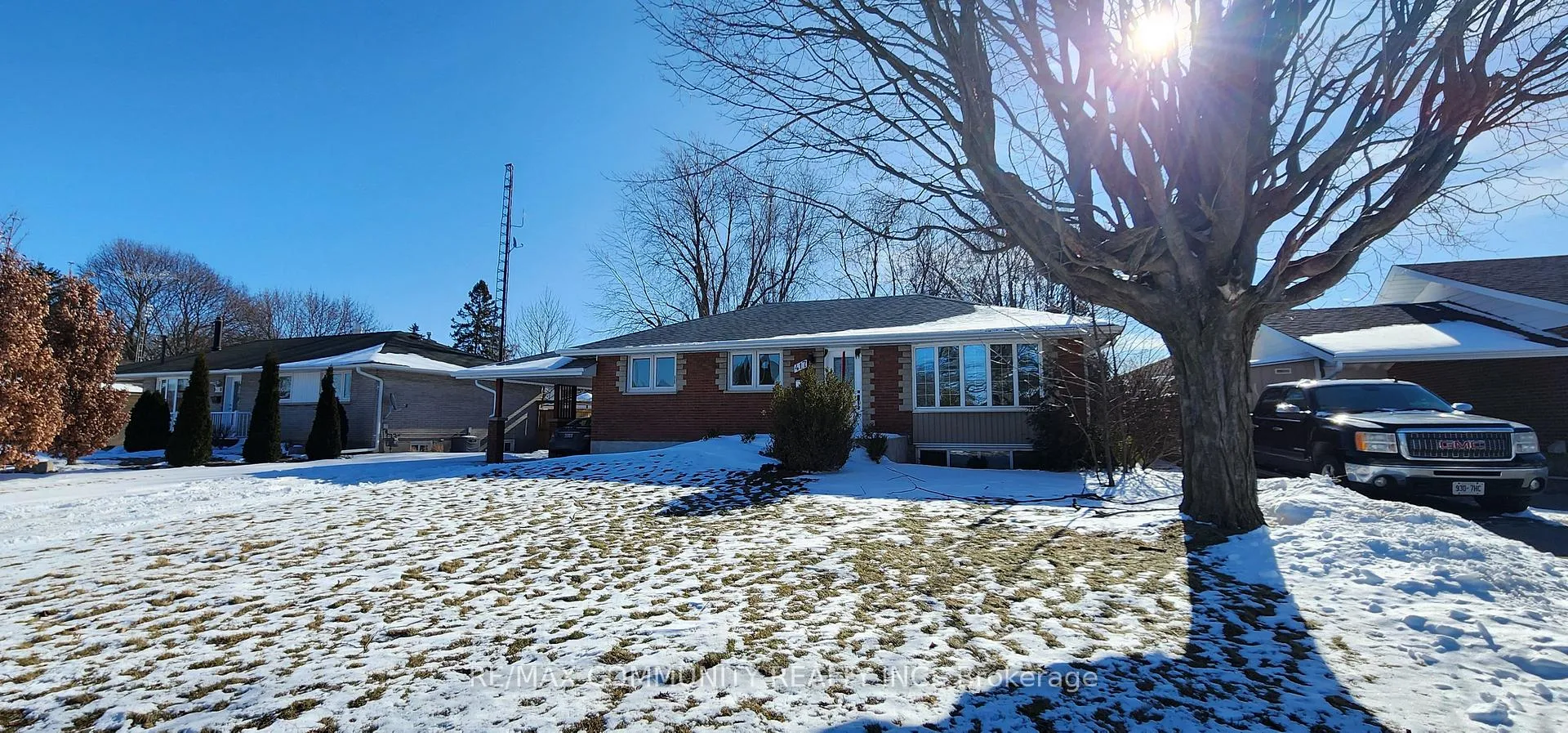 Front of Unit Main, 417 Rossmount Avenue