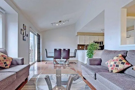 Photo 8 of 46 Rush Road, Aurora, Bayview Wellington — HOMEH