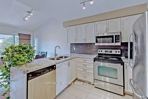 Photo 9 of 46 Rush Road, Aurora, Bayview Wellington — HOMEH