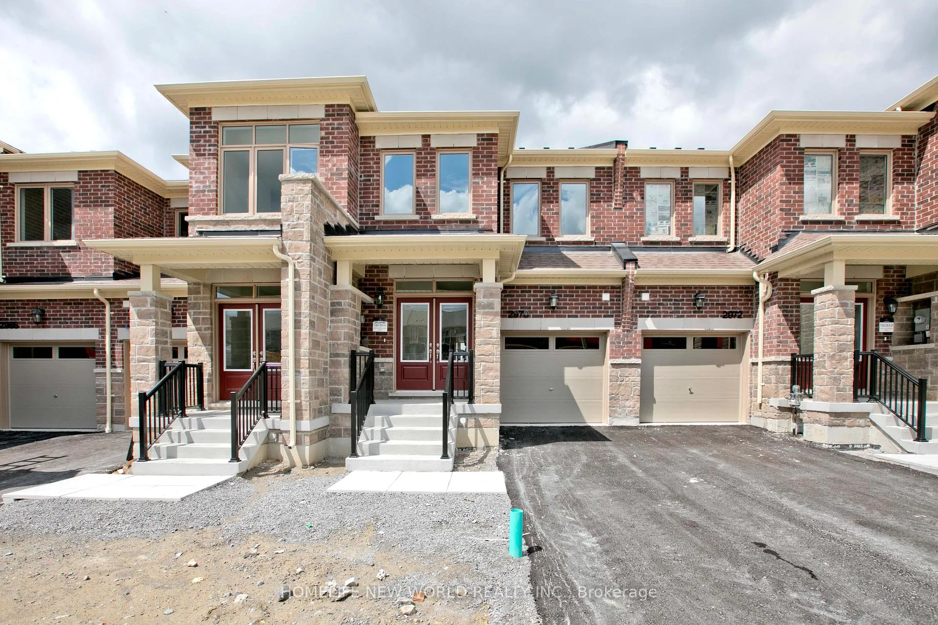 Photo 2 of 2970 Gatestone Path, Pickering, Rural Pickering — HOMEH