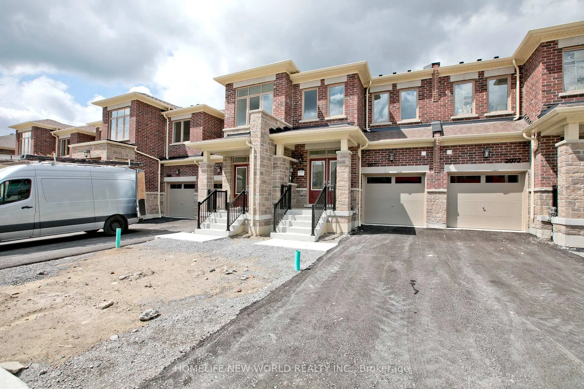 Photo 3 of 2970 Gatestone Path, Pickering, Rural Pickering — HOMEH