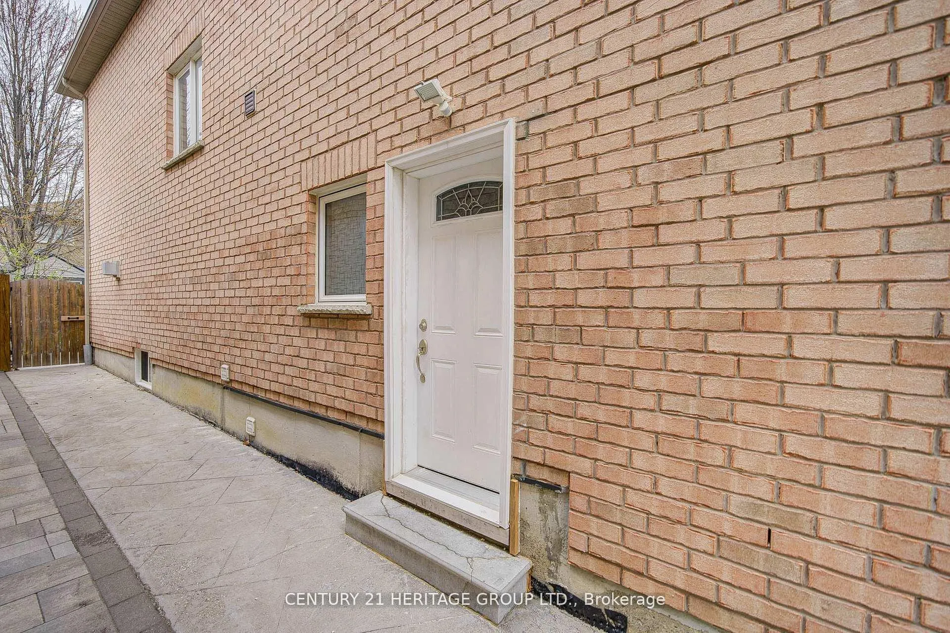 Photo 2 of 335 Vellore Avenue, Vaughan, Vellore Village — HOMEH