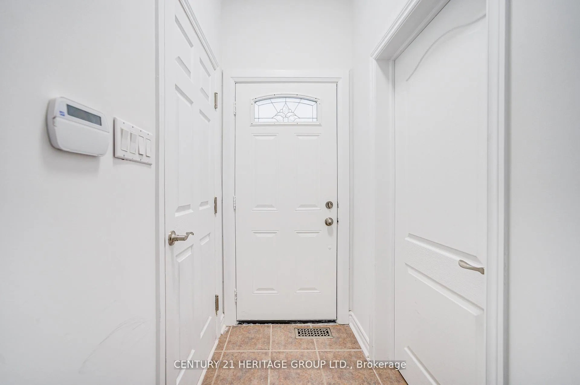 Photo 3 of 335 Vellore Avenue, Vaughan, Vellore Village — HOMEH