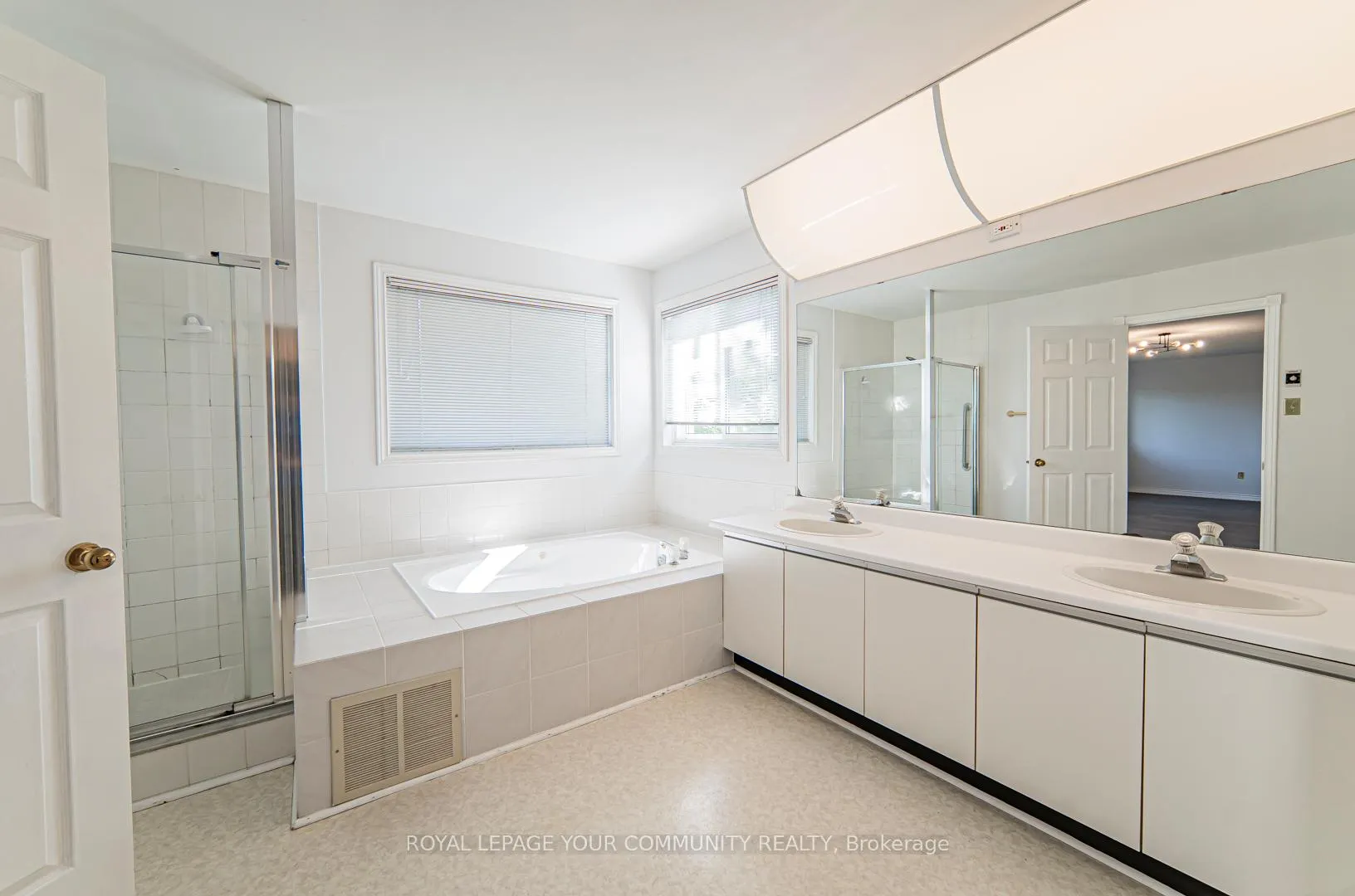 Photo 11 of 147 John Button Boulevard, Markham, Buttonville — HOMEH