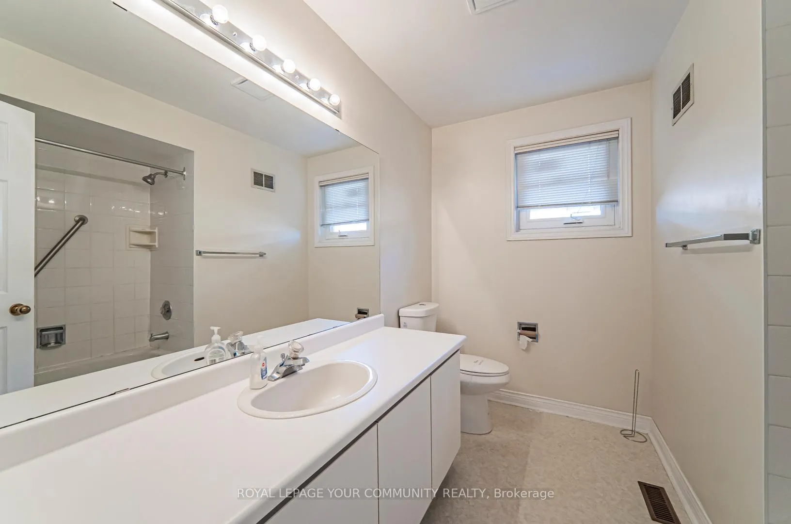 Photo 15 of 147 John Button Boulevard, Markham, Buttonville — HOMEH