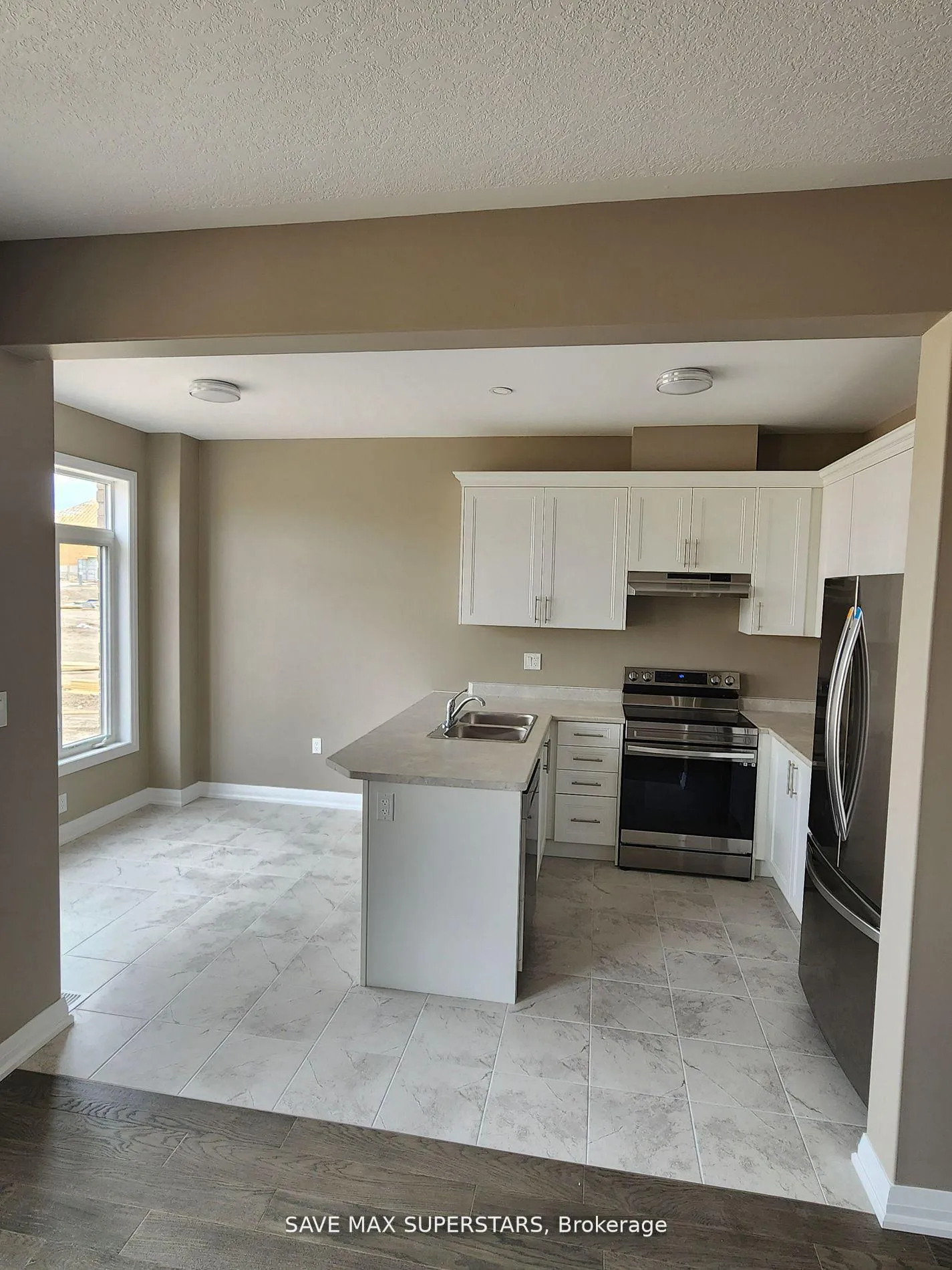 Photo 6 of 51 Copperhill Heights, Barrie, Rural Barrie Southeast — HOMEH