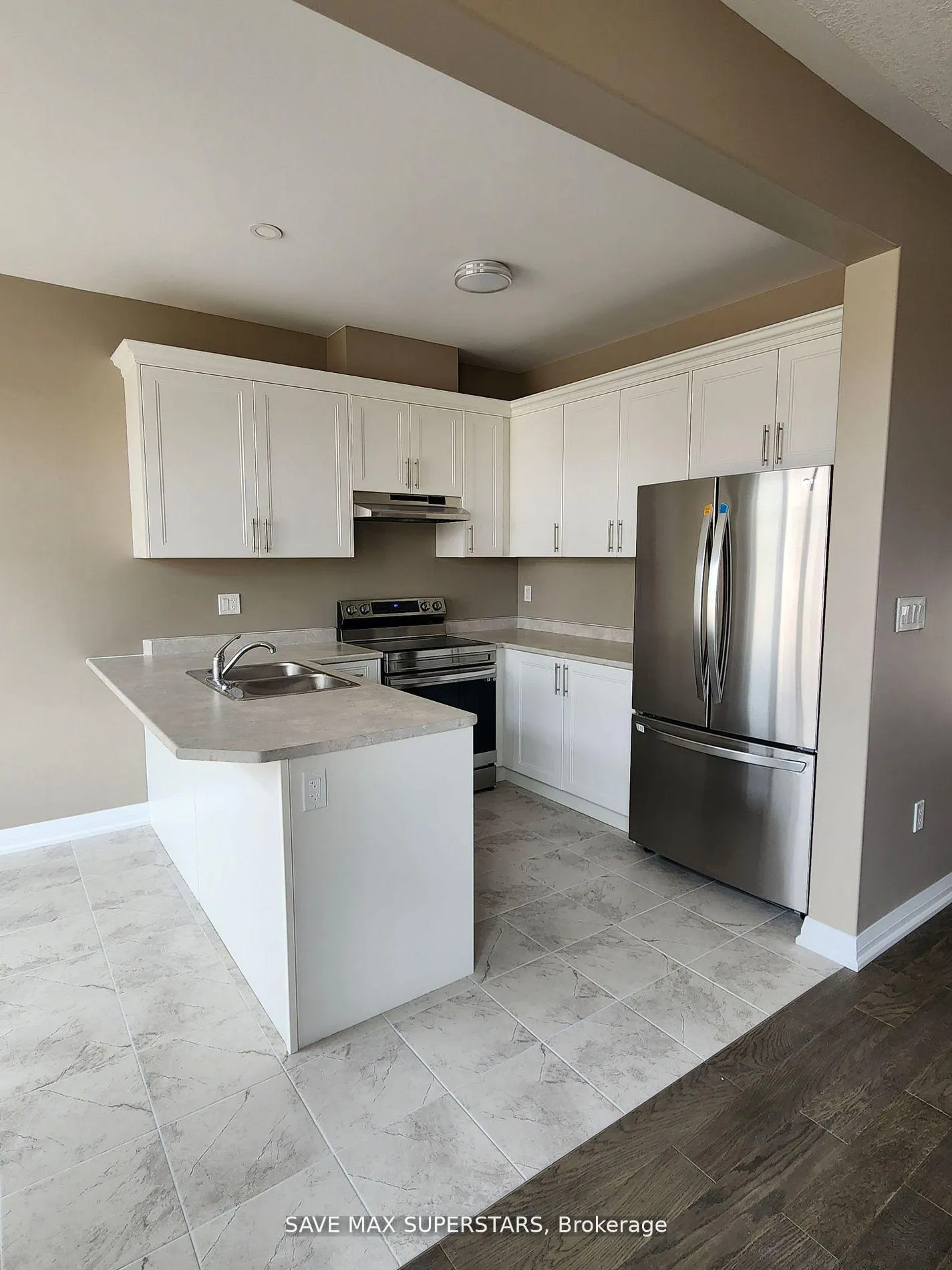 Photo 7 of 51 Copperhill Heights, Barrie, Rural Barrie Southeast — HOMEH